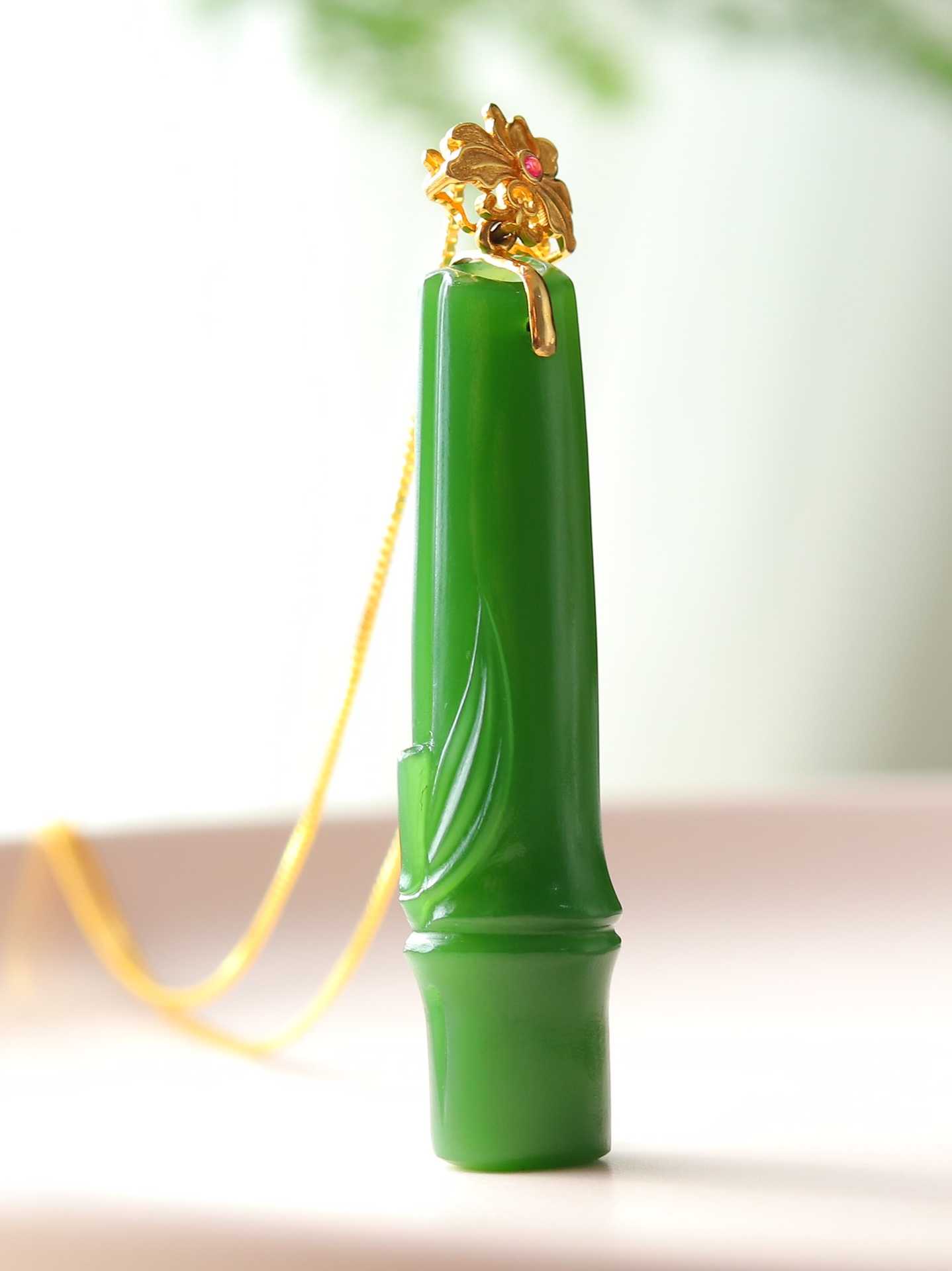 和田碧玉节节高吊坠(图6)